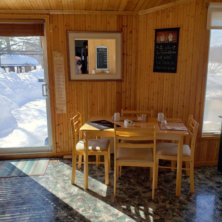 Gite Le Grandelinois Saint-Paulin ภายนอก รูปภาพ